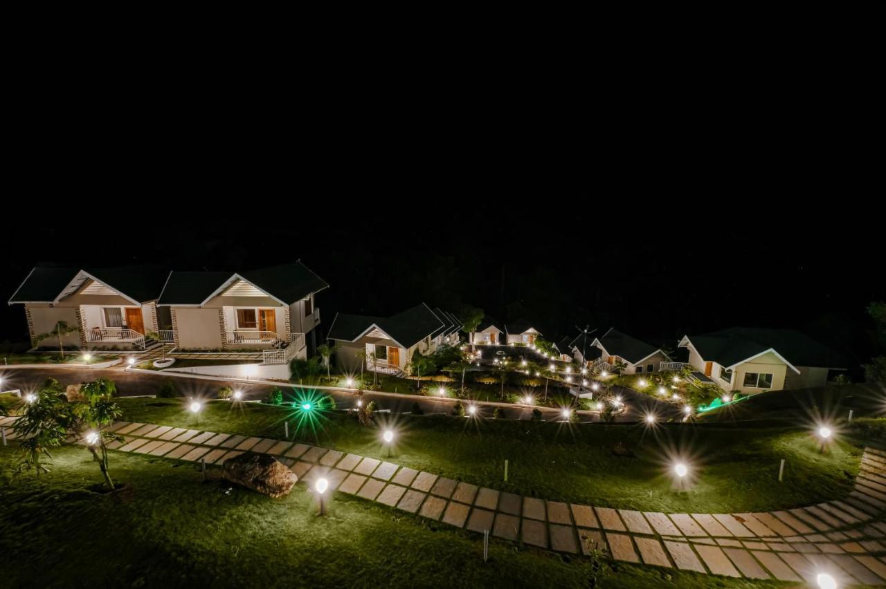 Aveda Munnar Mountains And Mist Hotel Exterior photo