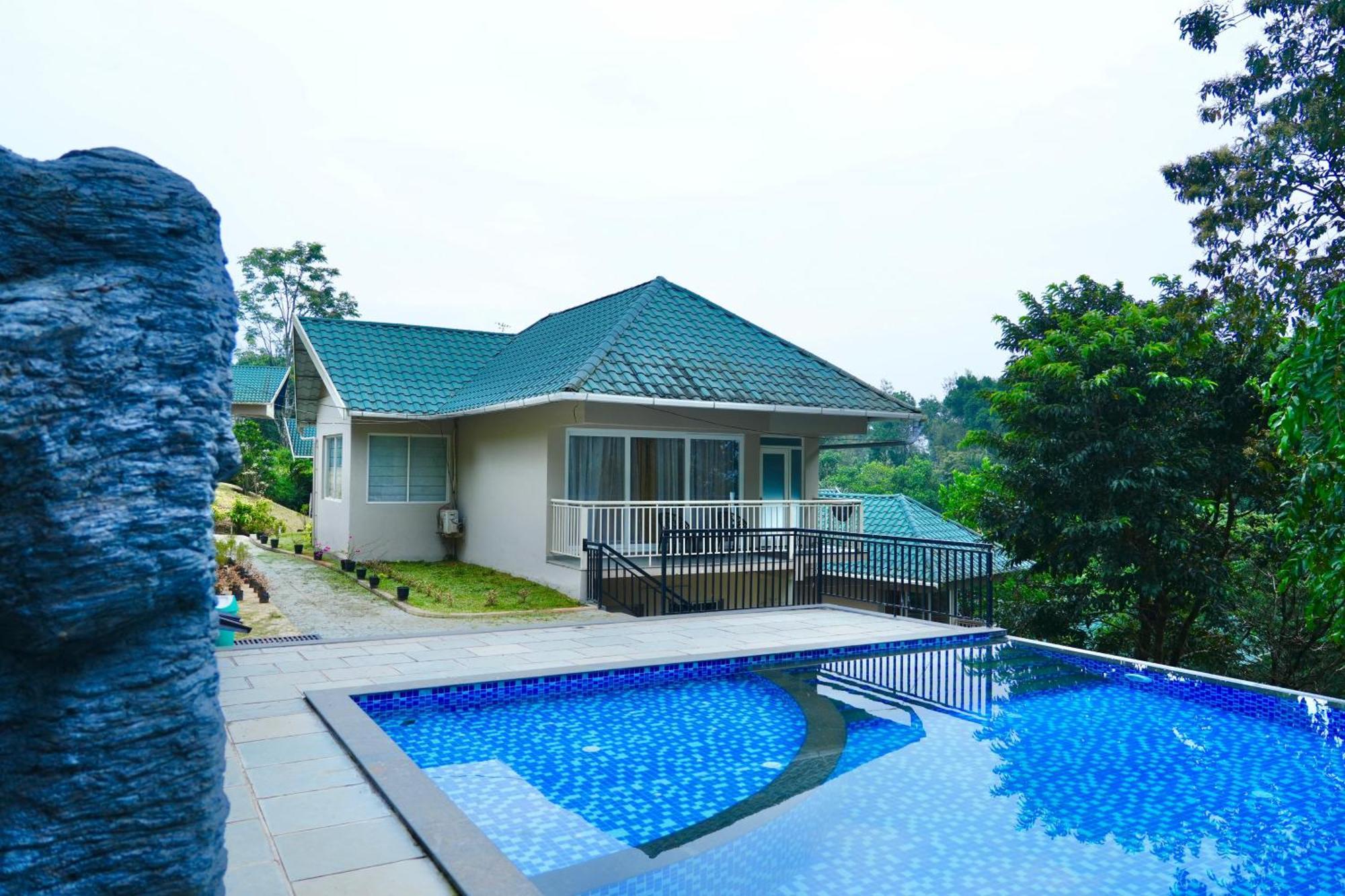 Aveda Munnar Mountains And Mist Hotel Exterior photo