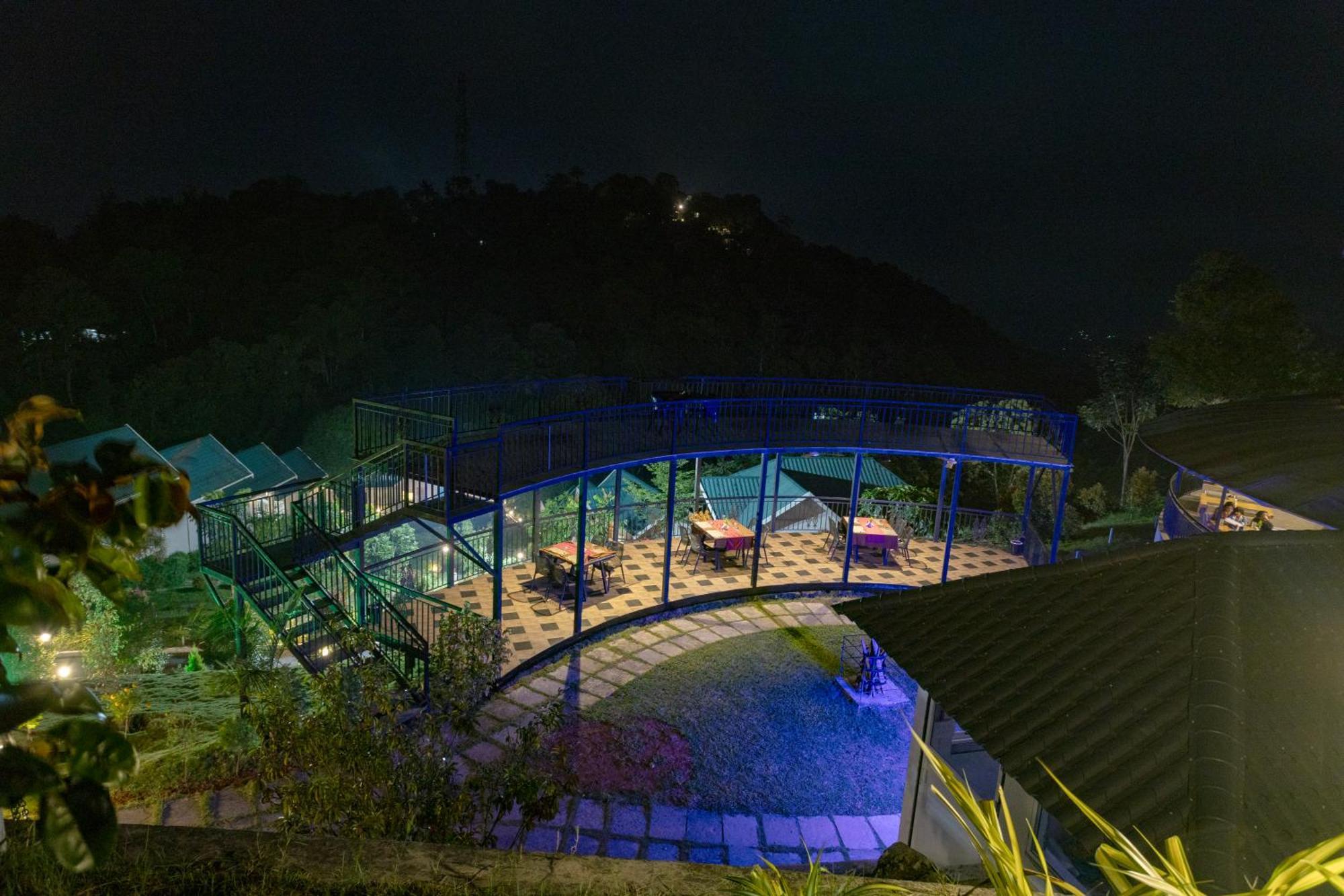 Aveda Munnar Mountains And Mist Hotel Exterior photo
